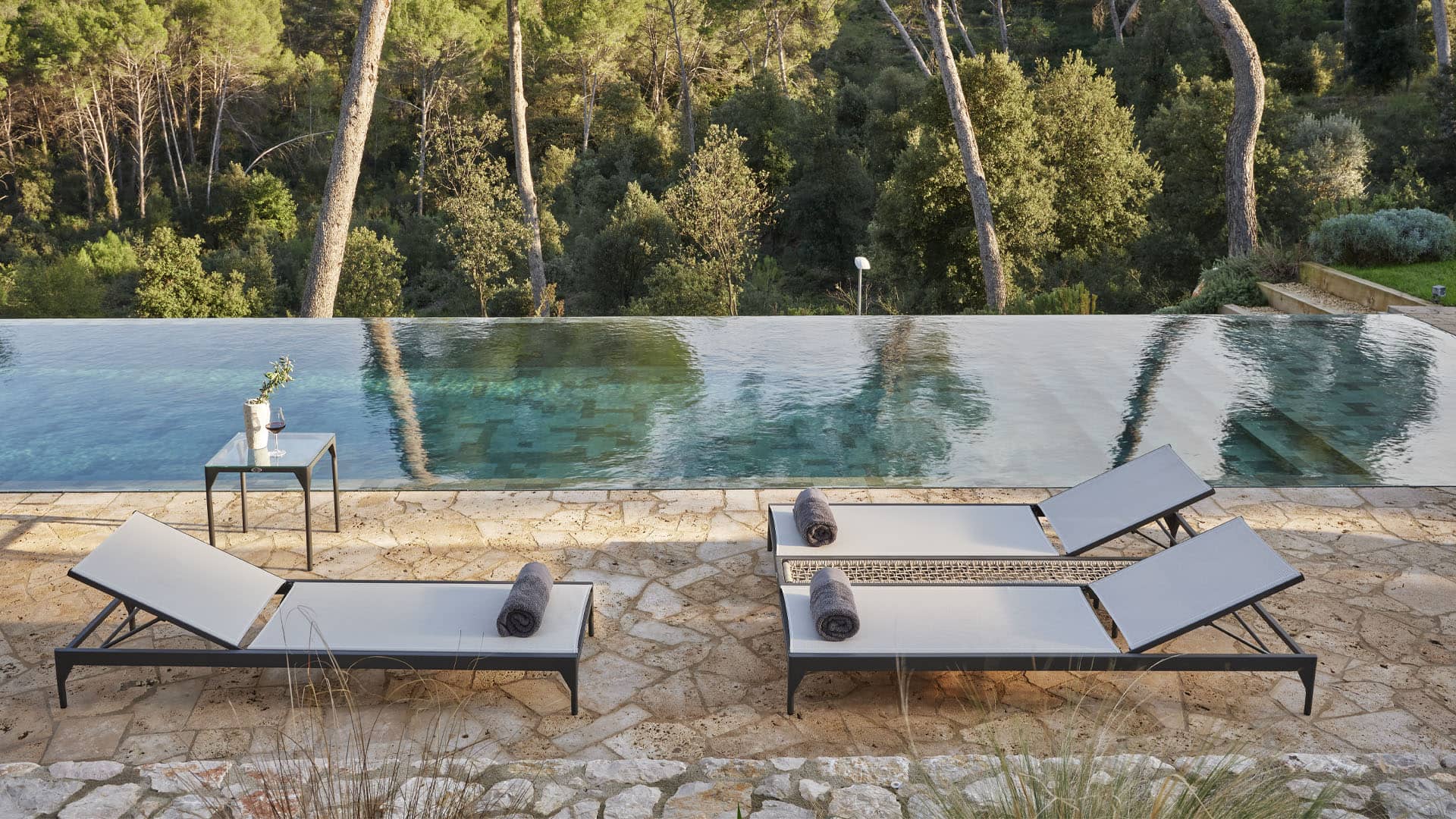 24311_Double-lounger-Ribs_White-Seashell-Polyrod-5mm_Skyline_0-1